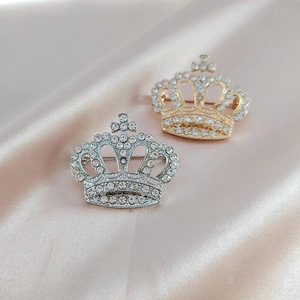 Broche Couronne Style Coréen pour Femme Luxueuse en Alliage avec Strass et Künstliche Perles d'Imitation Design de Palais avec Croix Bijoux