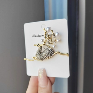 Elegant gold reindeer brooch with white crystals and pearls for women sweater accessories