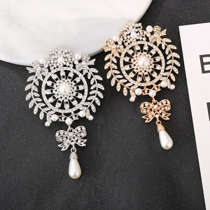 Vintage Barock Künstliche Perlen Strass Brosche Pins Für Damen Elegante Blume Schmetterling Nummer 5 Queen Broschen Mode Schmuck Geschenk