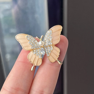 Vintage Luxurious Butterfly Brooch For Women Gold Plated Alloy With Enamel Rhinestone Faux Artificial Pearl Brooch Pin For Suit Dress
