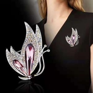 Élégante Broche Papillon Violet en Alliage Incrustée de Strass Bijoux de Mode de Luxe Corsage Accessoires de Vêtement pour Femme