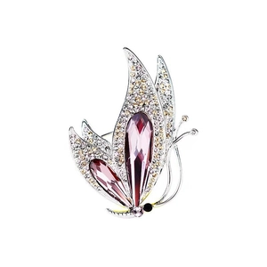 Broche papillon élégante avec cristaux champagne et pierres violettes sur métal