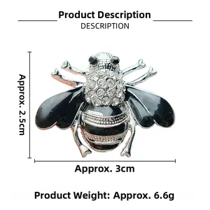 Vue détaillée de la broche abeille avec zircon et émail noir, taille 3cm sur 2,5cm
