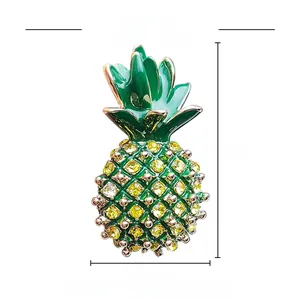 Dimensions détaillées de la broche ananas tendance avec feuilles vertes et cristaux jaunes