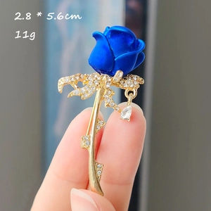 Broche Fleur en Alliage de Luxe pour Femmes 3D Rose Tulipe Strass Incrusté Künstliche Perle d'Imitation Émail Floral Corsage Bijoux