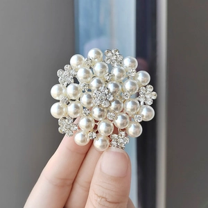 Vintage Alloy Flower Brooch With Faux Artificial Pearl And Rhinestones Elegant Dress Pin For Women Wedding Banquet Party Accessories