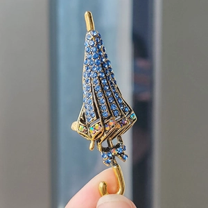 Creative Umbrella Shape Alloy Rhinestone Brooch Pin For Women Men Vintage Gold Plated Suit Lapel Pin Clothing Accessories