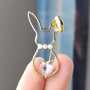 Cute golden rabbit brooch with pink heart gemstone and white pearls for women