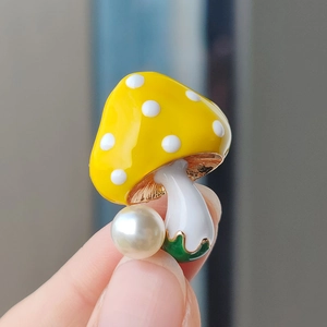Cute Cartoon Mushroom Brooch Alloy Enamel Rhinestone Artificial Pearl Polka Dot Mushroom Lapel Pin Fashion Jewelry Accessory For Gift
