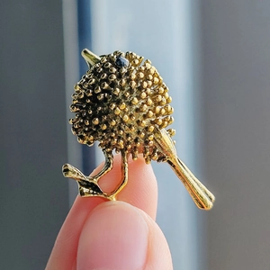 Vintage Alloy Bird Brooch Pin Rhinestone Eye Animal Sparrow Breastpin Gold Silver Color Personalized Fashion Jewelry Unisex