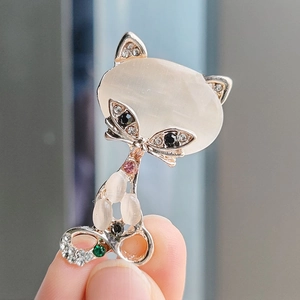 Charming opal cat brooch with sparkling colorful rhinestones and gold alloy plating