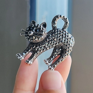Vintage Alloy Pave Black Rhinestone Cat Brooch Pin For Women Men Fashion Cute Animal Shape Clothing Decoration Accessory