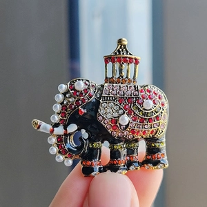 Vintage Alloy Elephant Brooch With Pavilion Enamel Rhinestone Imitation Artificial Pearl Pin For Women Men Suit Accessories Jewelry