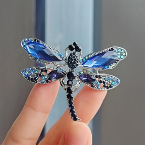 Spilla a libellula vintage con cristalli blu scuro e base in lega argentata