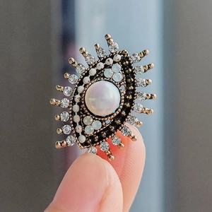 Vintage Evil Eye Brooch Artificial Pearl Rhinestone Alloy Pin For Women Men Retro Jacket Coat Clothing Accessory Gold White Black