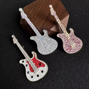 Simple Fashion Alloy Rhinestone Guitar Brooch High End Shiny Crystal Enamel Musical Instrument Corsage Pin For Women Men