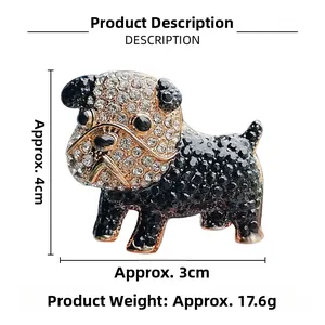 Detailweergave van de bulldog-broche met zwarte en witte kristallen, 4 cm hoog en 3 cm breed