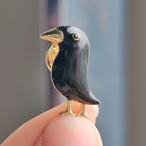 Creative Enamel Crow Brooch Alloy Bird Animal Lapel Pin For Clothing Fashion Scarf Buckle Badge Jewelry Gift Men Women
