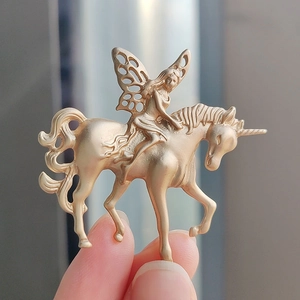Vintage matte Goldene Phönix und Fee Brosche mit Emaille und Perlen Akzenten
