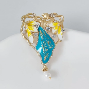 Art Nouveau Brosche mit blauer Emaille-Figur, goldenen Blütenblättern und weißer Perle