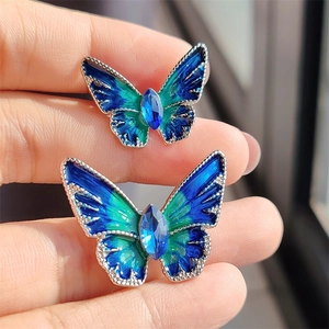 Set van blauw-groene geëmailleerde vlinderbroches met kristallen inleg in diverse maten