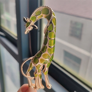 Cartoon giraffe animal brooch pin made of gold alloy with green enamel finish