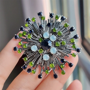 Vintage Alloy Rhinestone Flower Brooch Radiating Starburst Pin For Women Wedding Banquet Party Apparel Decoration Accessories