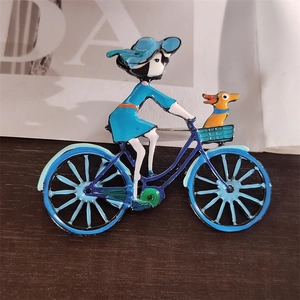 Broche en Émail de Dessin Animé Fille à Vélo Alliage Goutte d'Huile Fille Avec Chien Badge de Mode pour Vêtements Sacs Accessoires Femme Cadeau