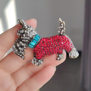 Vintage Alloy Rhinestone Puppy Brooch Cute Dog Animal Shape Electroplated Red White Sparkling Pin Fashion Jewelry For Women Men