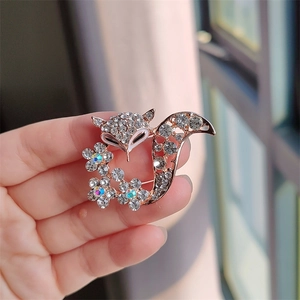 Elegant Alloy Fox Brooch For Women Sparkling Rhinestone Animal Corsage Pin Jewelry Gift For Sweater Cardigan Accessories