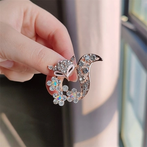 Elegant rose gold fox brooch with crystal rhinestones and small flower details