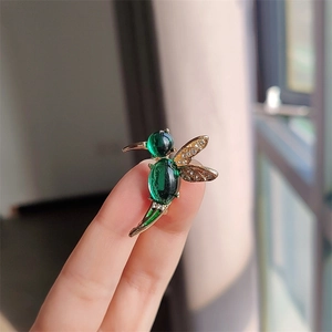 Vintage Alloy Hummingbird Brooch Emerald Green Cat Eye Stone White Rhinestone Inlaid Elegant Animal Bird Pin Fashion Jewelry For Women Men