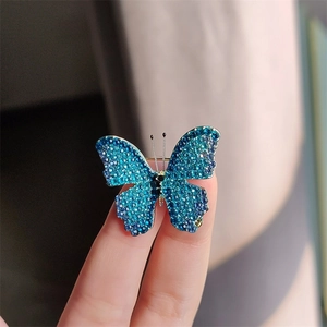 Korean Elegant Butterfly Brooch For Women Alloy Rhinestone Crystal Insect Lapel Pin For Sweaters Coats Fashion Jewelry Gift