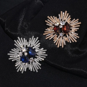Vintage Luxury Crystal Sunflower Brooch For Women Zinc Alloy Rhinestone Sunburst Pin Fashion Jewelry Clothing Accessory