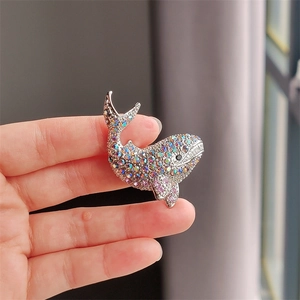 Spilla a Forma di Balena in Lega con Strass Pin da Risvolto Animale Personalizzata in Cristallo AB Brillante per Donna Gioielli
