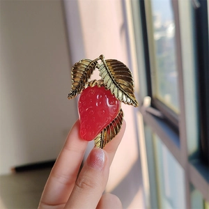 Creative jelly resin strawberry brooch with golden leaves for women coats and accessories