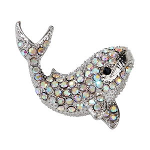 Spilla a forma di squalo in lega d'argento con cristalli arcobaleno per cappotti eleganti