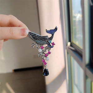 Vintage Alloy Whale Brooch With Rhinestones Artificial Pearls And Large Water Drop Drip Oil Enamel Marine Animal Lapel Pin For Women