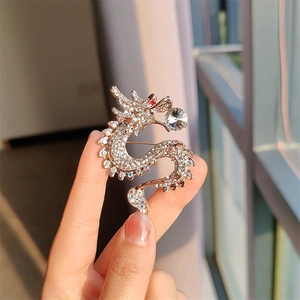 Nuova Spilla Dragone in Stile Cinese Lusso Per Uomo Donna Intarsiata Strass Zircone Perla Artificial Sintetica Lega Spilla Gioielli Spilla