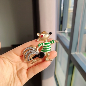 Vintage Cartoon Squirrel Enamel Brooch Pin Alloy Striped Shirt Animal Rhinestone Brooch Gold Plated Accessory For Suit Jacket