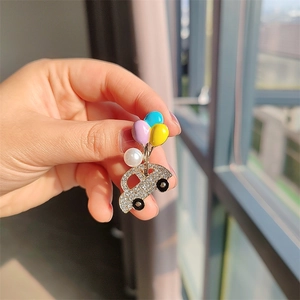 Broche camion de dessin animé mignonne avec ballons colorés et perles pour revers