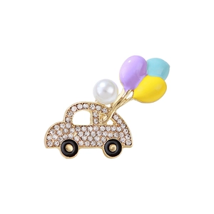 Broche voiture rétro mignonne avec strass brillants, ballons colorés et une perle blanche