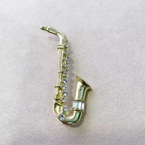 Vintage Alloy Saxophone Brooch For Women Men Musical Instrument Gold Plated Rhinestone Pin Music Theme Banquet Party Accessory