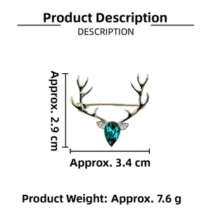 Gros plan détaillé d'une broche élan avec des dimensions de 3,4 cm de large et 2,9 cm de haut