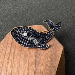 Creative Whale Shape Alloy Brooch With Blue Rhinestone And Artificial Pearl Detail Vintage Luxury Animal Pin For Women Jewelry