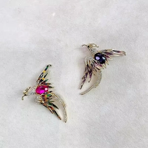 Broche phénix de luxe ornée de cristaux scintillants et ailes en dégradé de couleurs