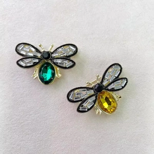 Vintage Luxury Bee Brooch For Women Alloy Rhinestone Insect Pin Elegant Suit Corsage Brooch Fashion Jewelry Accessory
