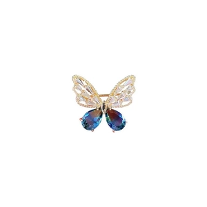 Elegante spilla a farfalla dorata con cristalli blu e accenti in zircone scintillante