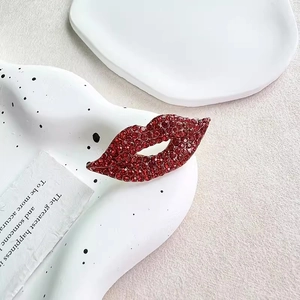 Retro Red Lip Brooch For Women Shiny Rhinestone Inlaid Alloy Lapel Pin Fashion Luxury Jewelry Accessory Pins
