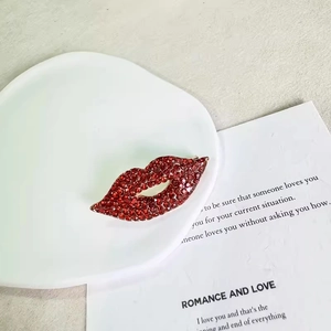 Elegant vintage red lip brooch with micro-paved zircons for women's fashion accessories